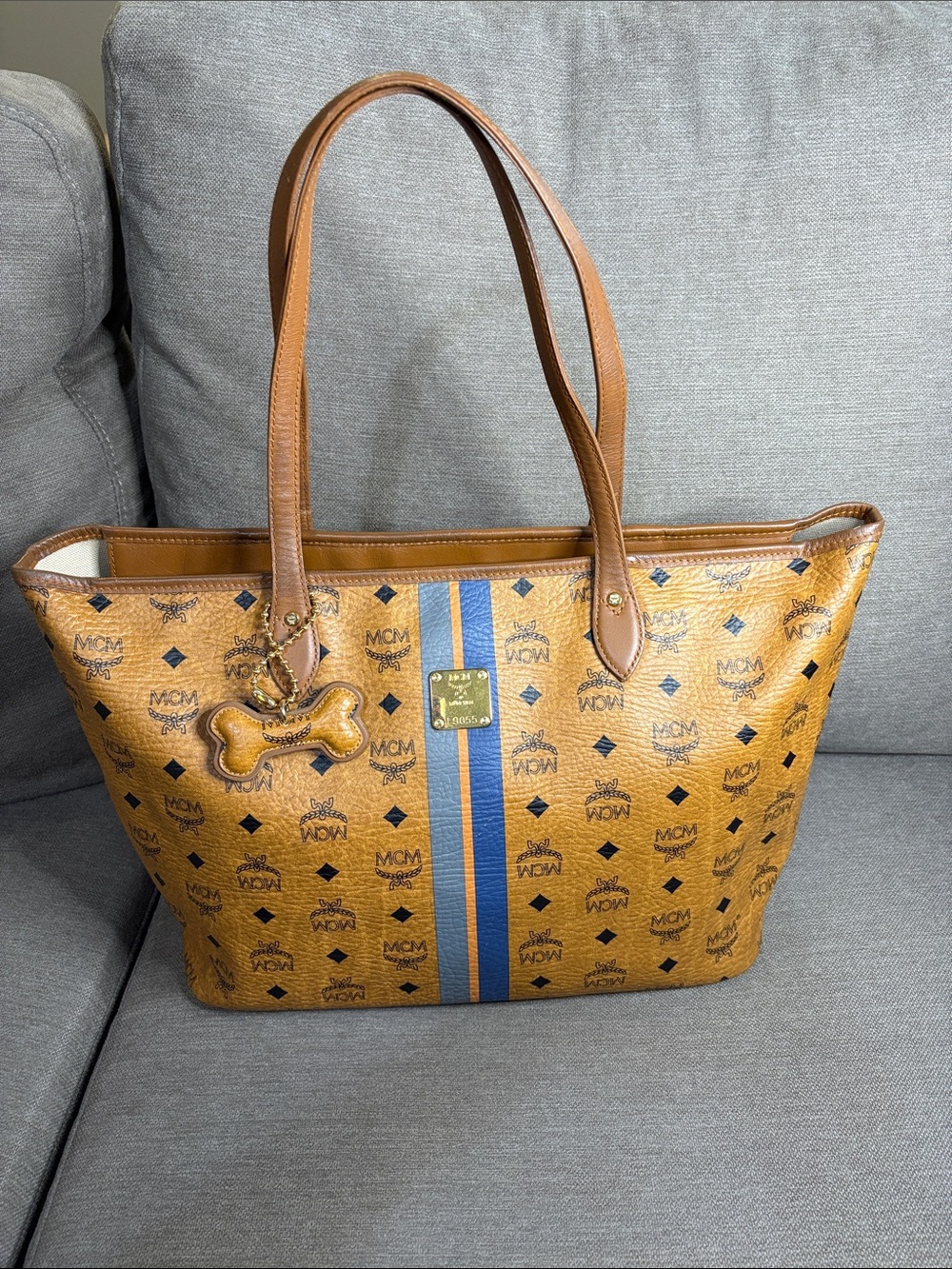 MCM Cognac Visetos Stripe Shopper Tote with Dog Bone Charm & COA - Picture 2 of 16